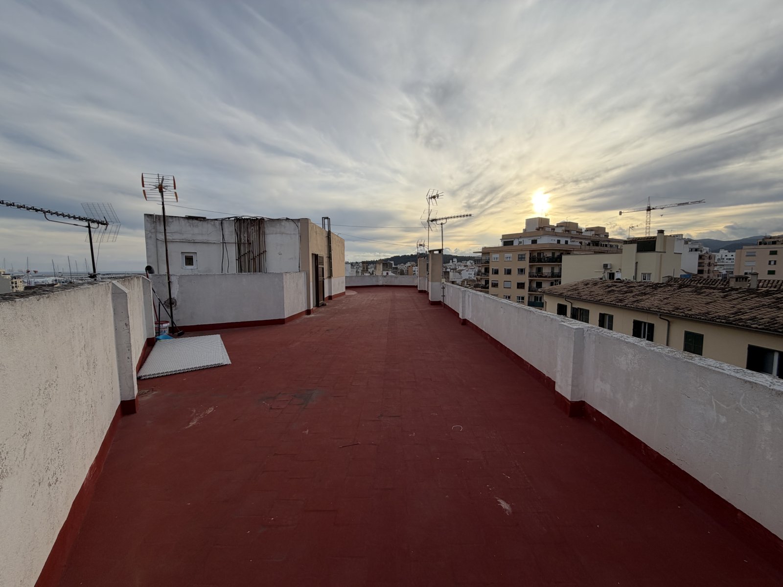 Ático con impresionantes vistas panorámicas sobre Palma – una joya con gran potencial en Santa Catalina