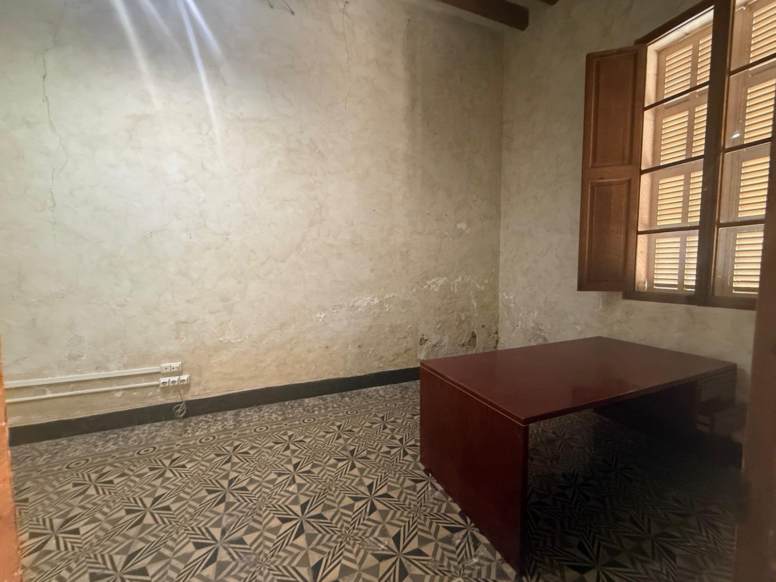 Casa de pueblo para reformar con gran potencial en el corazón de Muro