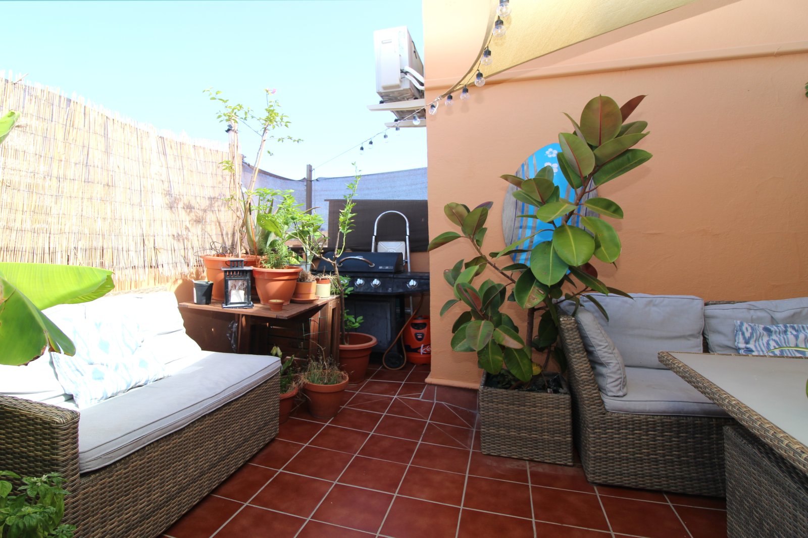 Su piso perfecto con una gran terraza  Su piso perfecto con una gran terraza