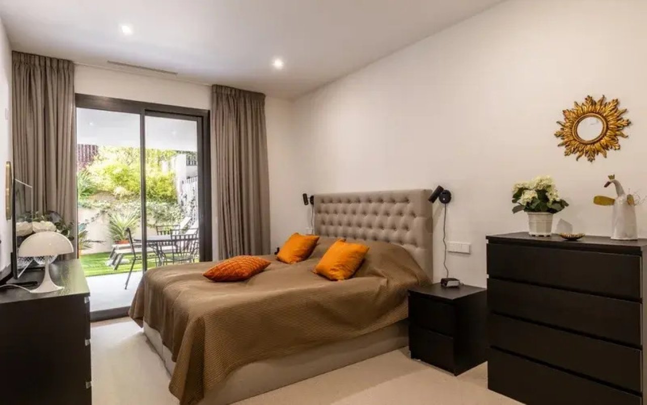 Dormitorio principal con acceso directo a la terraza y gran ventanal Dormitorio principal con acceso directo a la terraza y gran ventanal