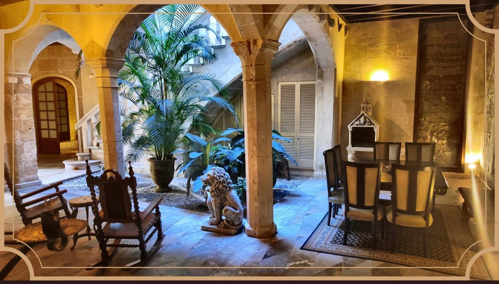 Patio auténtico con arcos de piedra con carácter y bóvedas históricas Patio auténtico con arcos de piedra con carácter y bóvedas históricas