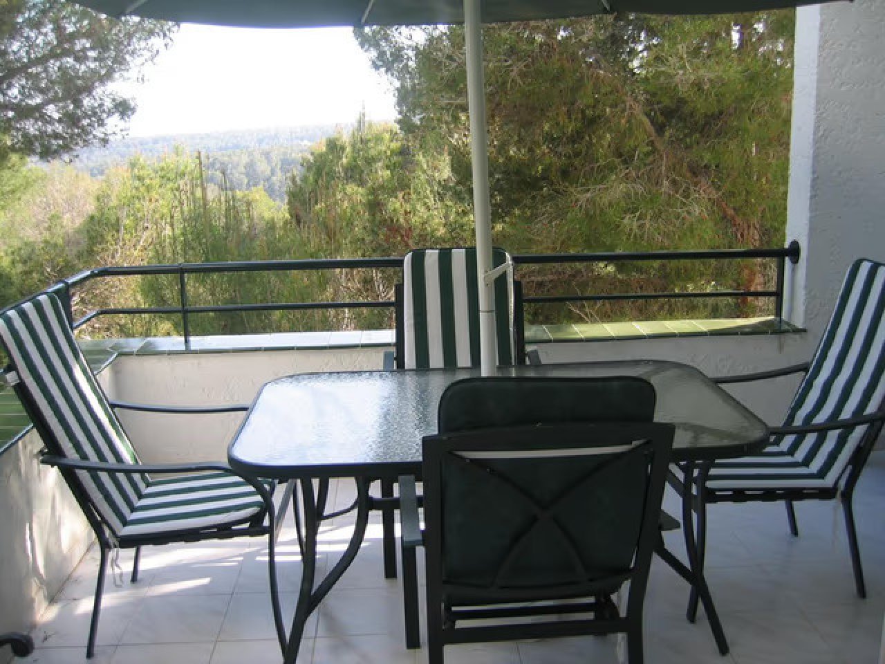 Terraza con vistas panorámicas y barandilla de alta calidad Terraza con vistas panorámicas y barandilla de alta calidad