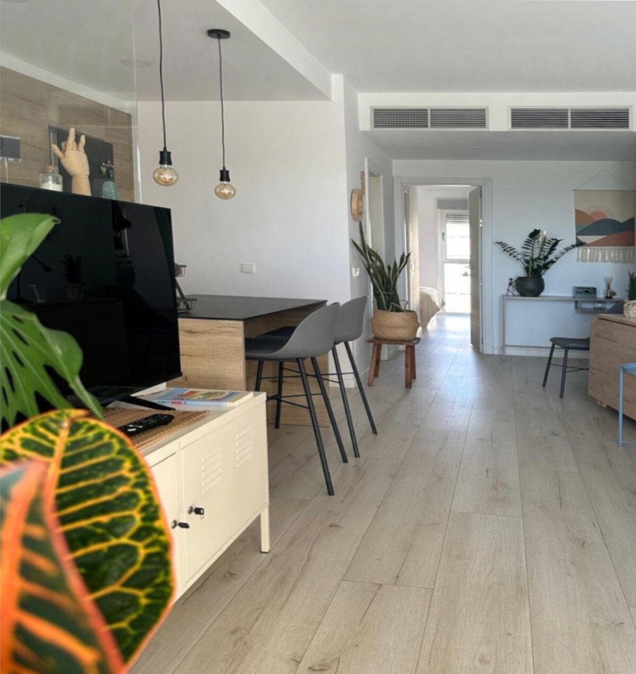 Concepto abierto de vivienda y cocina con distribución inteligente del espacio y equipamiento de alta calidad Concepto abierto de vivienda y cocina con distribución inteligente del espacio y equipamiento de alta calidad