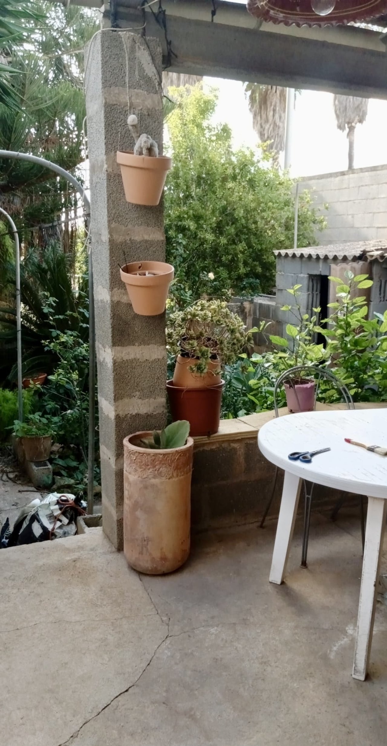 Terraza con zona exterior cubierta y múltiples opciones de conexión