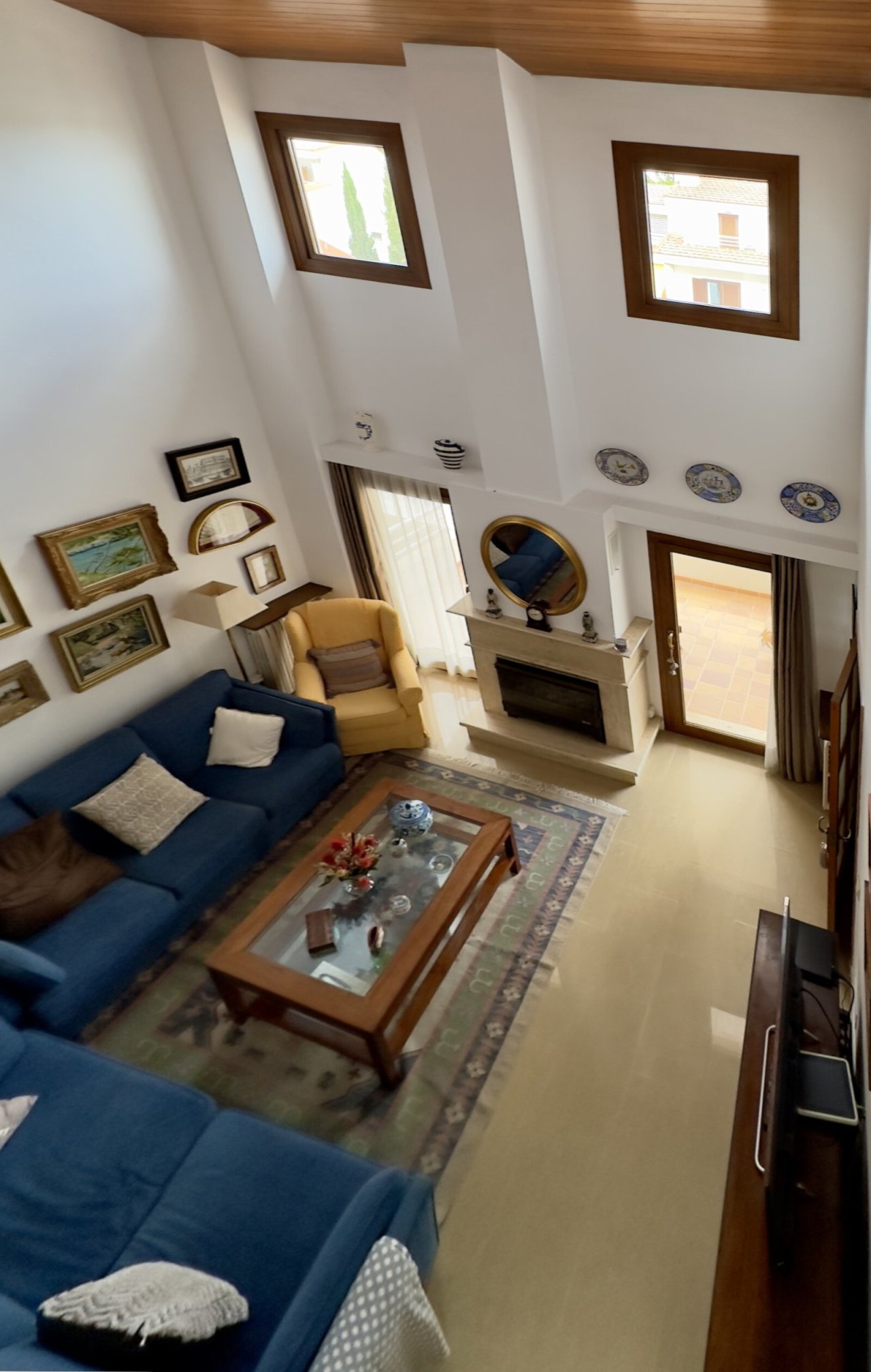 Ático luminoso con ventanas panorámicas – Sensación de espacio brillante gracias a la colocación inteligente de las ventanas
