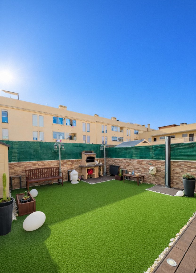 Amplio apartamento en planta baja con 2 terrazas. Amplio apartamento en planta baja con 2 terrazas.
