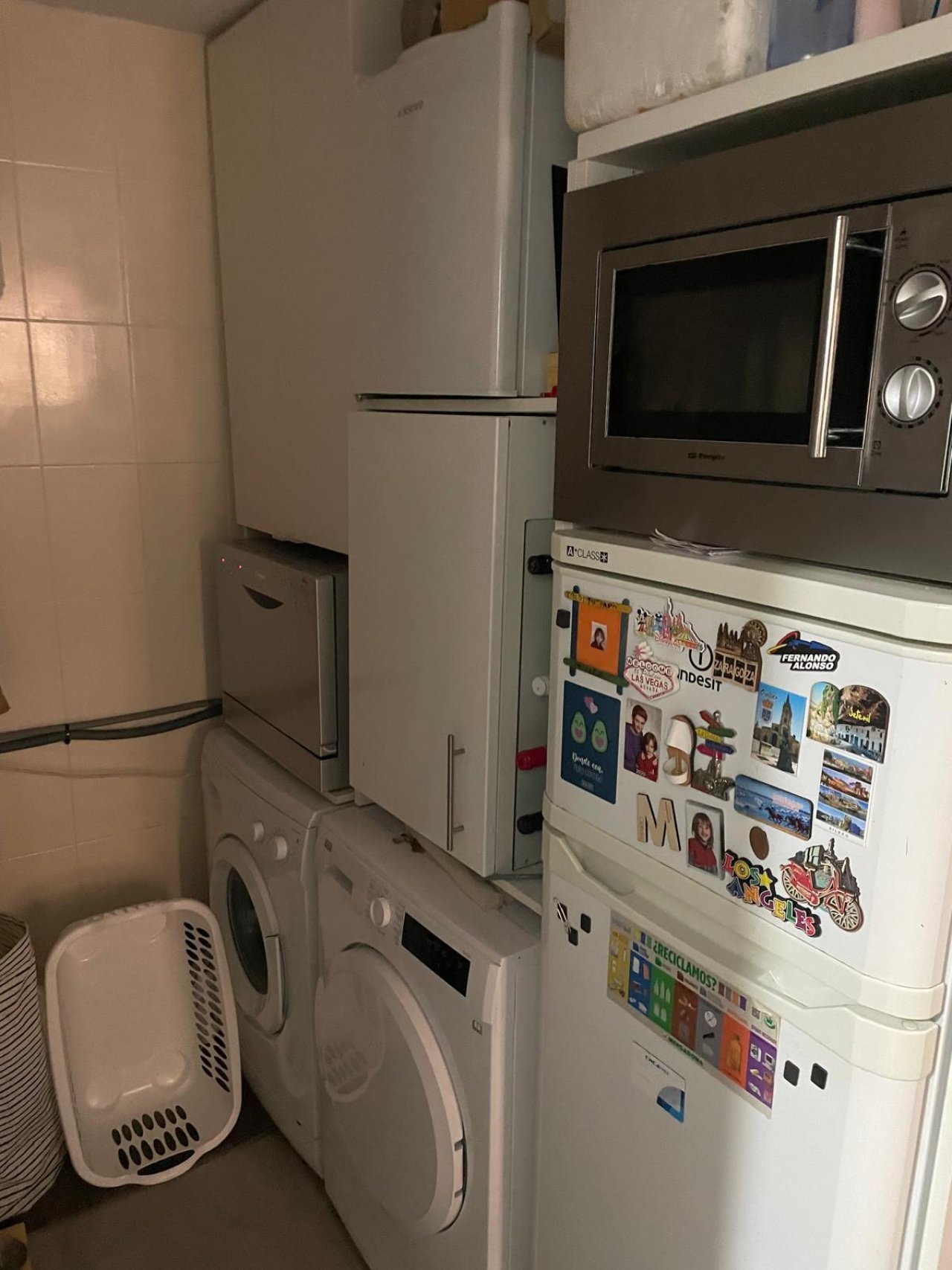 Lavadero práctico con equipamiento eficiente y disposición óptima de funciones Lavadero práctico con equipamiento eficiente y disposición óptima de funciones
