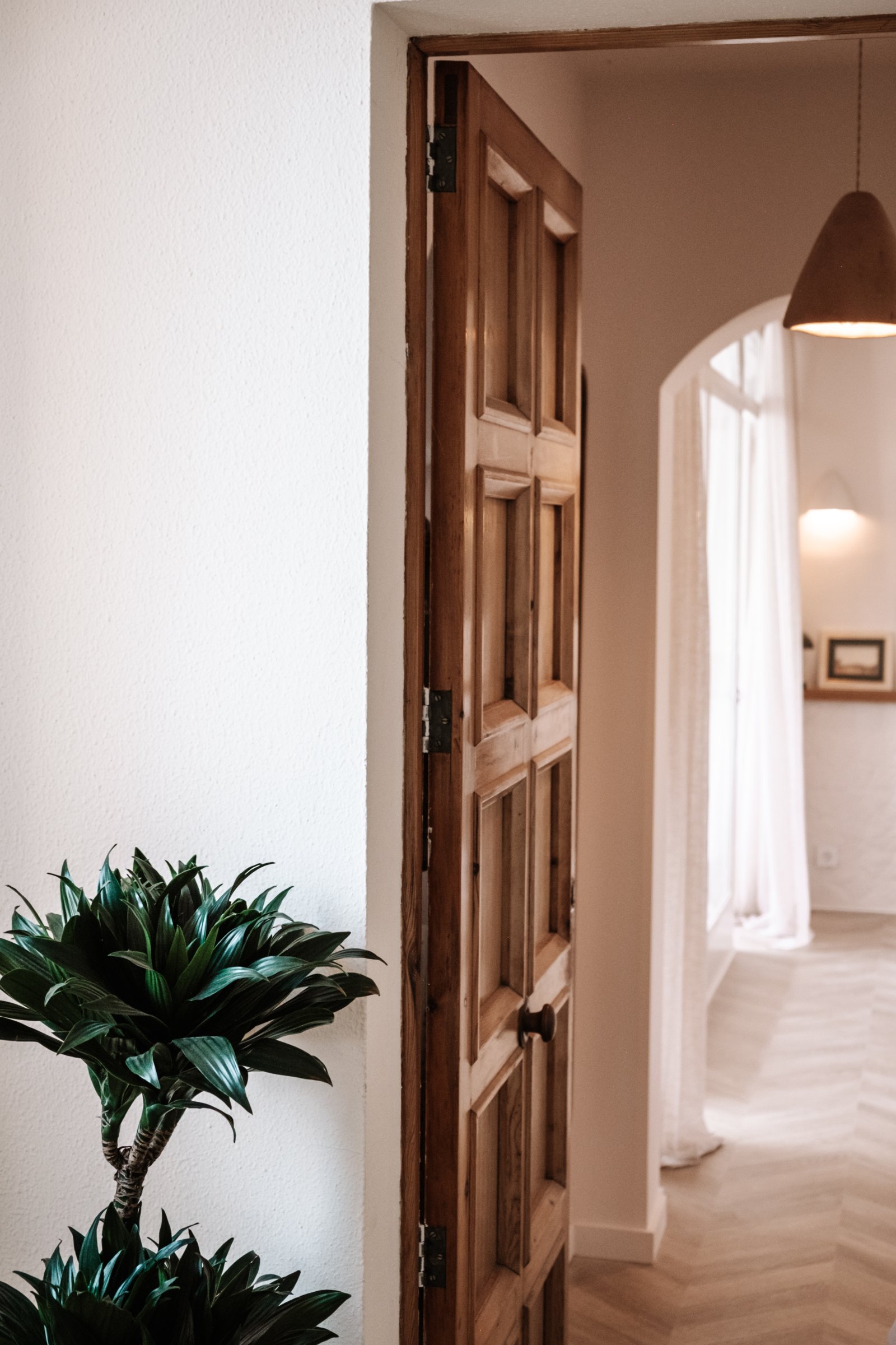 Puertas de madera elegantes con marco de perfil – División de espacios de alta calidad con carácter clásico Puertas de madera elegantes con marco de perfil – División de espacios de alta calidad con carácter clásico