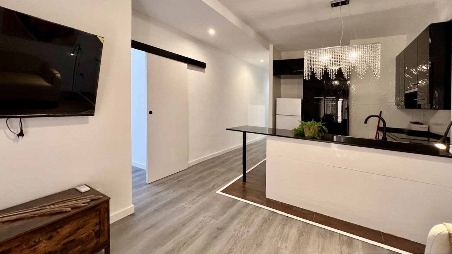 Área de vivienda y cocina con diseño inteligente y equipamiento de alta calidad Área de vivienda y cocina con diseño inteligente y equipamiento de alta calidad