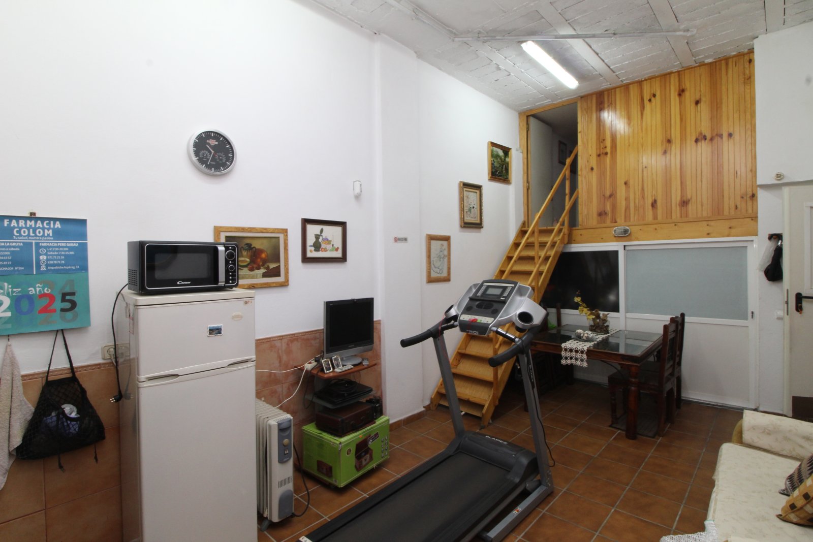 Sala polivalente con altillo y múltiples posibilidades de uso