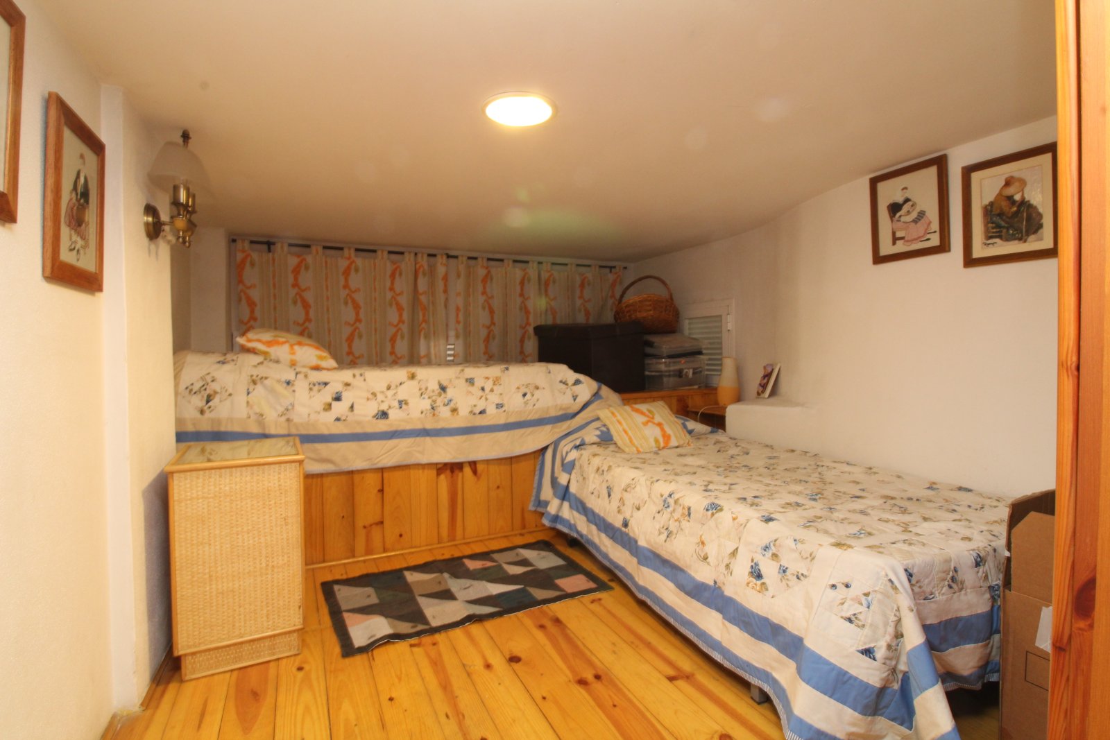 Habitación infantil con solución de litera inteligente y uso óptimo del espacio