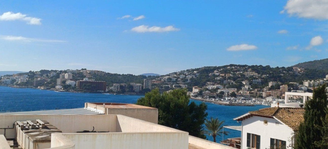 Instalación de terraza con vistas al mar sin obstáculos y panorámica del puerto Instalación de terraza con vistas al mar sin obstáculos y panorámica del puerto