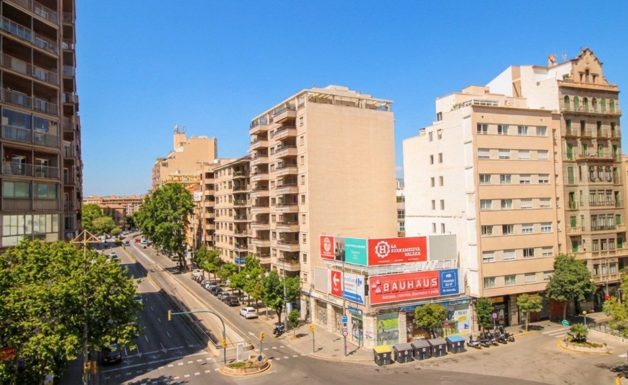Ubicación céntrica animada con acceso inmediato a comercios e infraestructura urbana Ubicación céntrica animada con acceso inmediato a comercios e infraestructura urbana