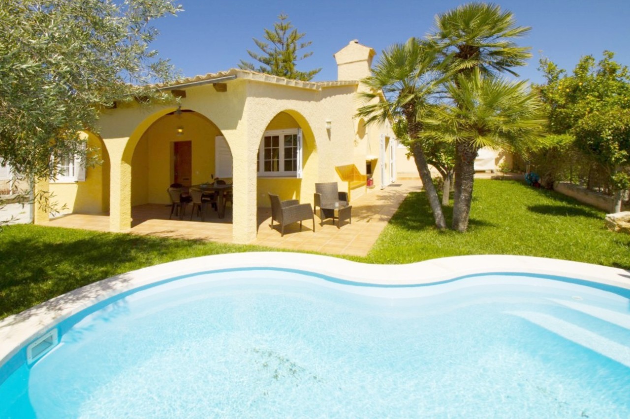 Puerto D ´ Alcudia. Encantador chalet con piscina en una ubicación tranquila  Puerto D ´ Alcudia. Encantador chalet con piscina en una ubicación tranquila