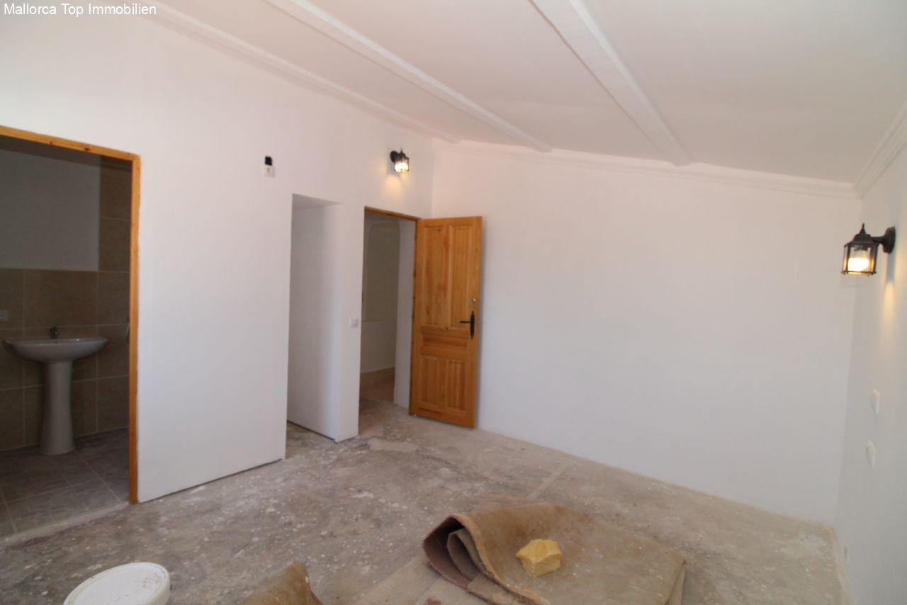 Construcción en estado bruto con distribución inteligente del espacio: baño separado y áreas multifuncionales