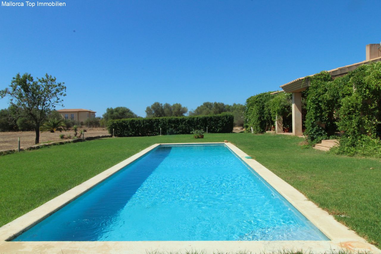 Llucmajor. Finca en zona residencial idílica con piscina  Llucmajor. Finca en zona residencial idílica con piscina