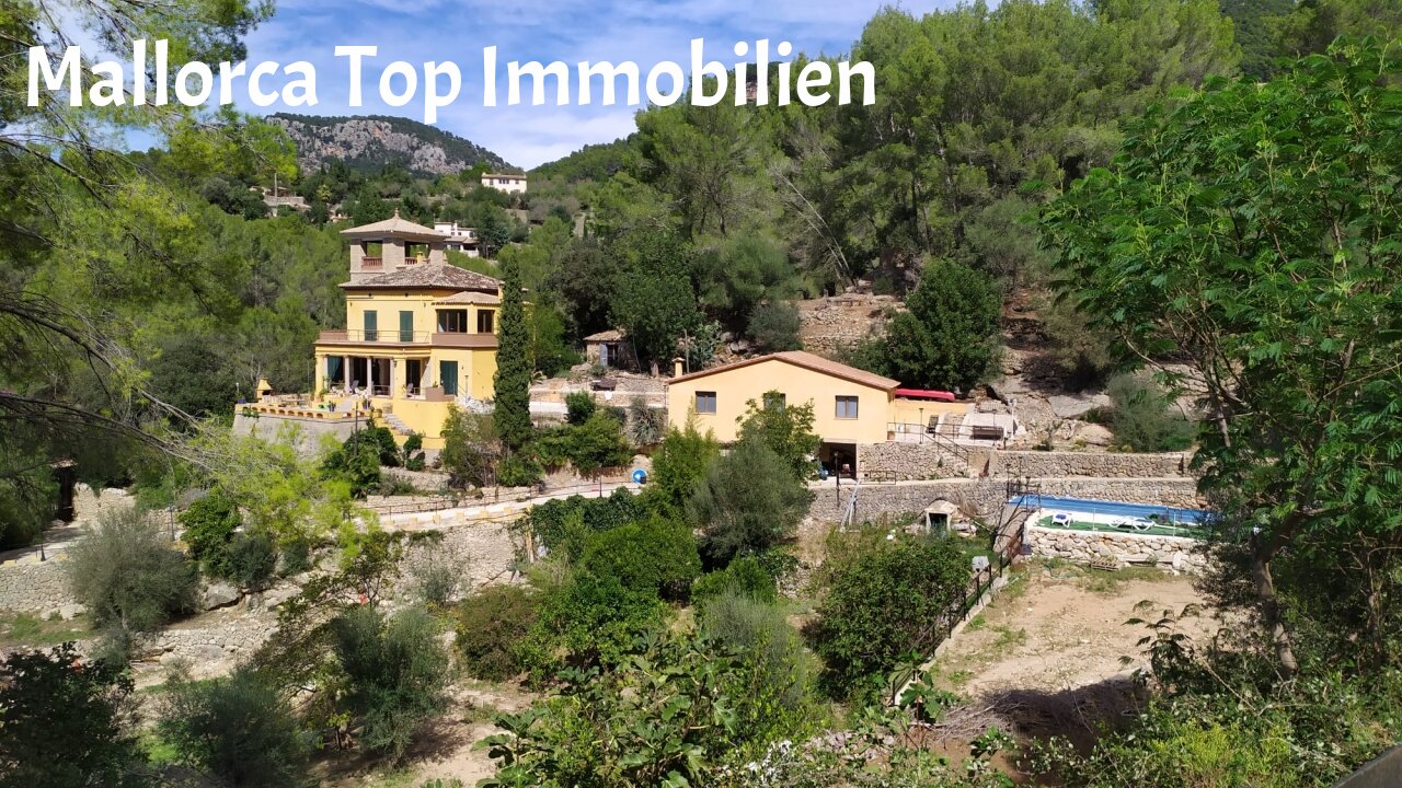 Propiedad idílica con piscina en un paisaje montañoso pintoresco Propiedad idílica con piscina en un paisaje montañoso pintoresco