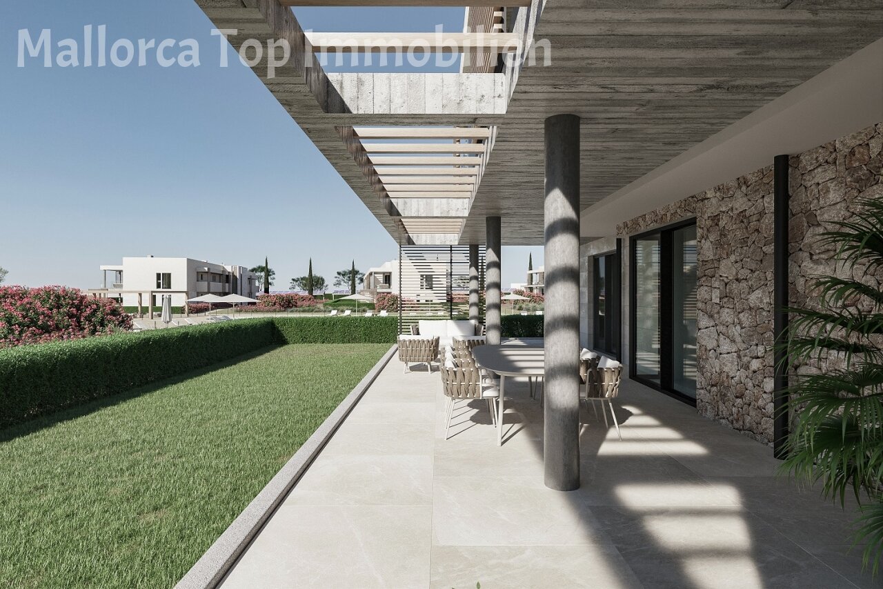 Área de terraza con pérgola inteligente y conexión directa al jardín Área de terraza con pérgola inteligente y conexión directa al jardín