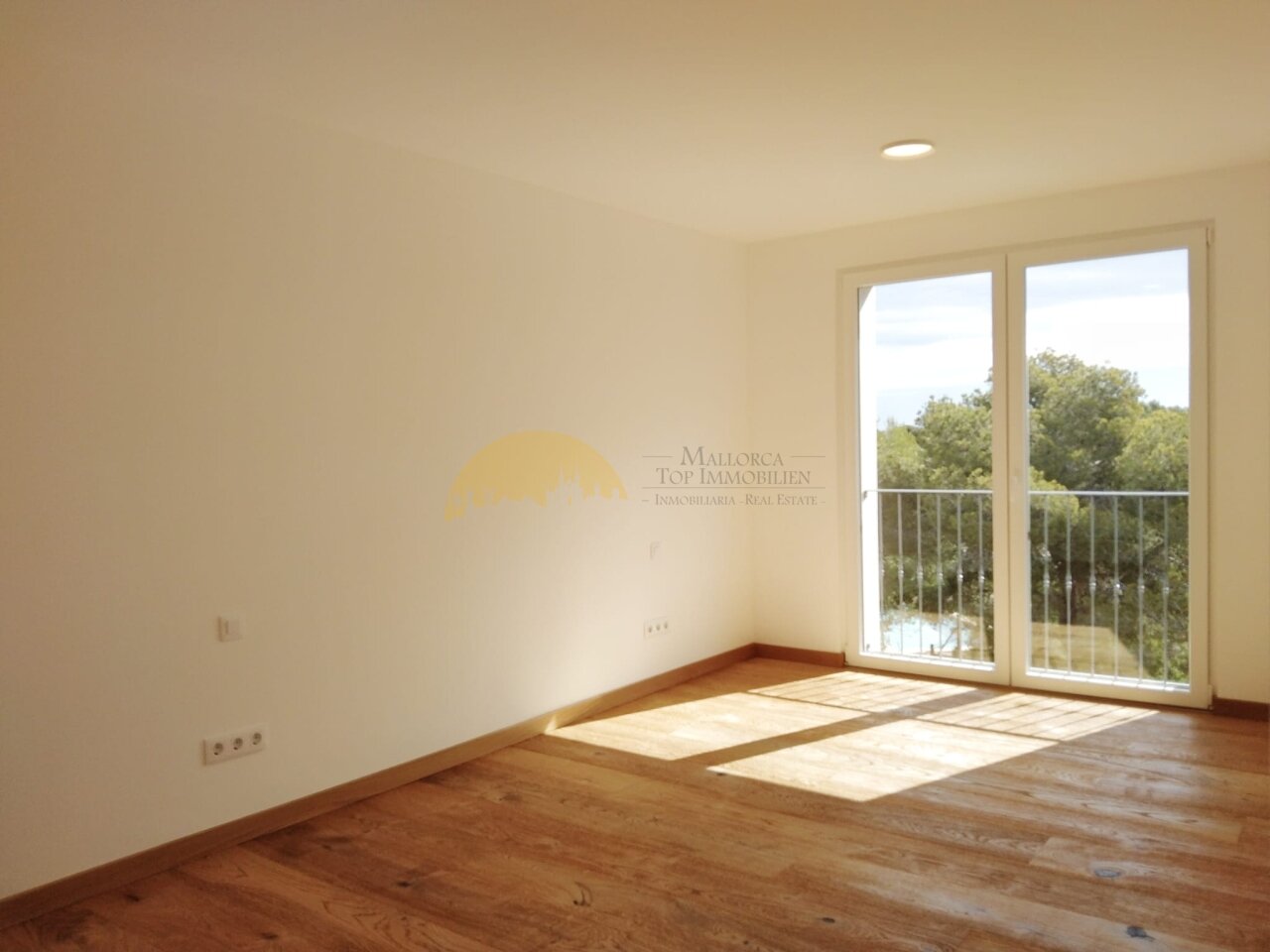 Habitación luminosa con acceso directo a la terraza y vistas panorámicas Habitación luminosa con acceso directo a la terraza y vistas panorámicas