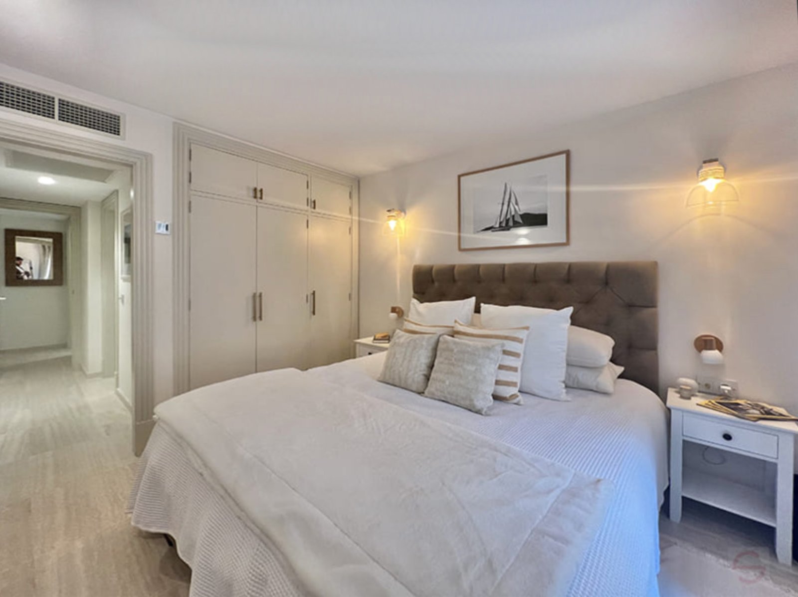 Dormitorio principal con vestidor y baño en suite Dormitorio principal con vestidor y baño en suite