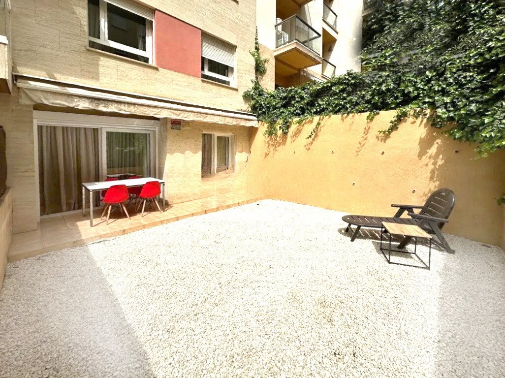 Terraza soleada con zona exterior protegida y conexión directa con la vivienda Terraza soleada con zona exterior protegida y conexión directa con la vivienda