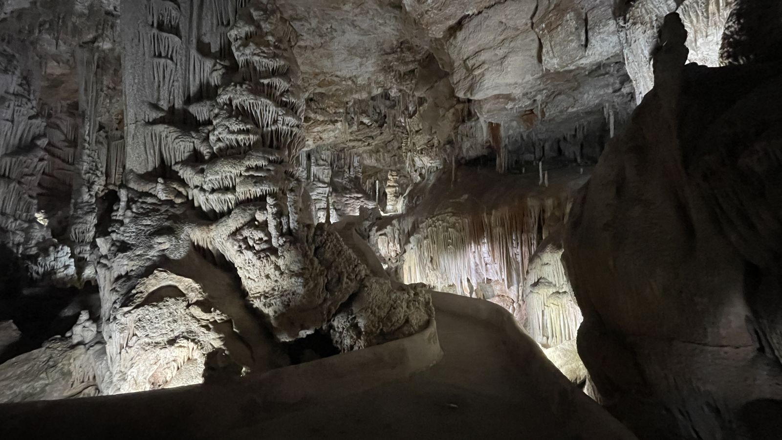 Die Coves de Campanet – eine der ursprünglichsten Tropfsteinhöhlen auf Mallorca