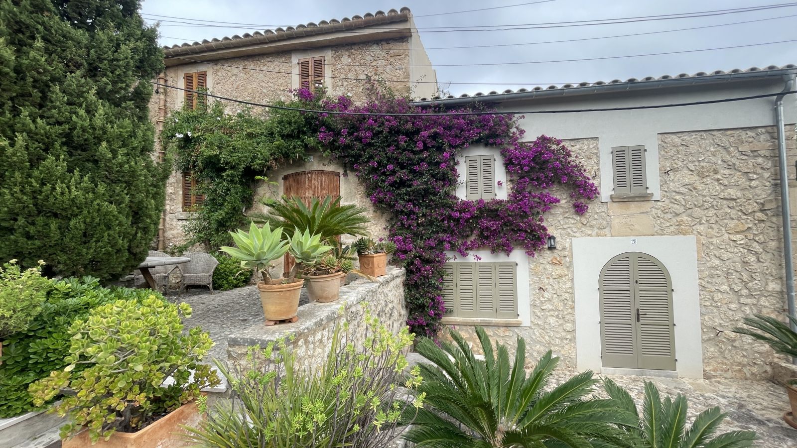 Historisches Haus an der Kalvarientreppe in Pollença, Mallorca.