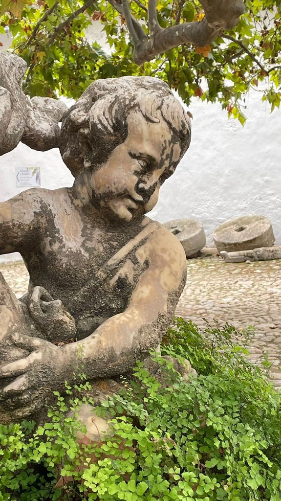 Skulptur in den Gärten von Alfabia