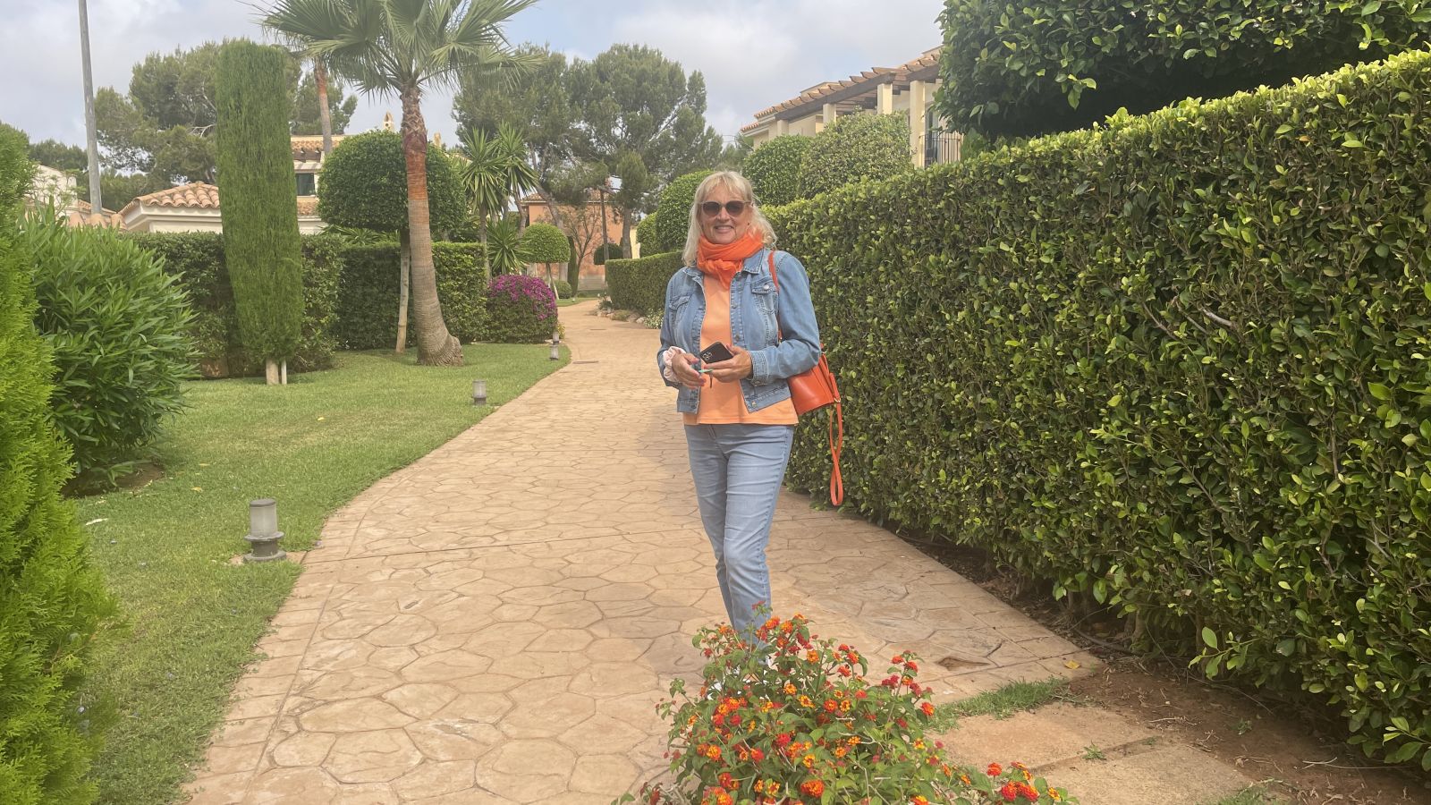 Claudia in einer mediterranen Wohnanlage – stilvolles Leben an einem der schönsten Orte auf Mallorca