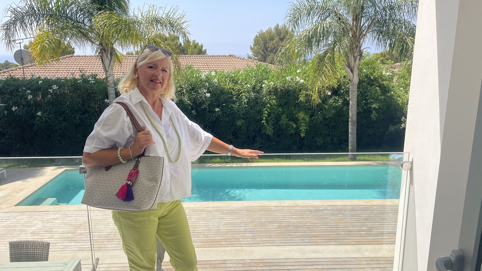 Claudia bei der persönlichen Objektbetreuung auf Mallorca