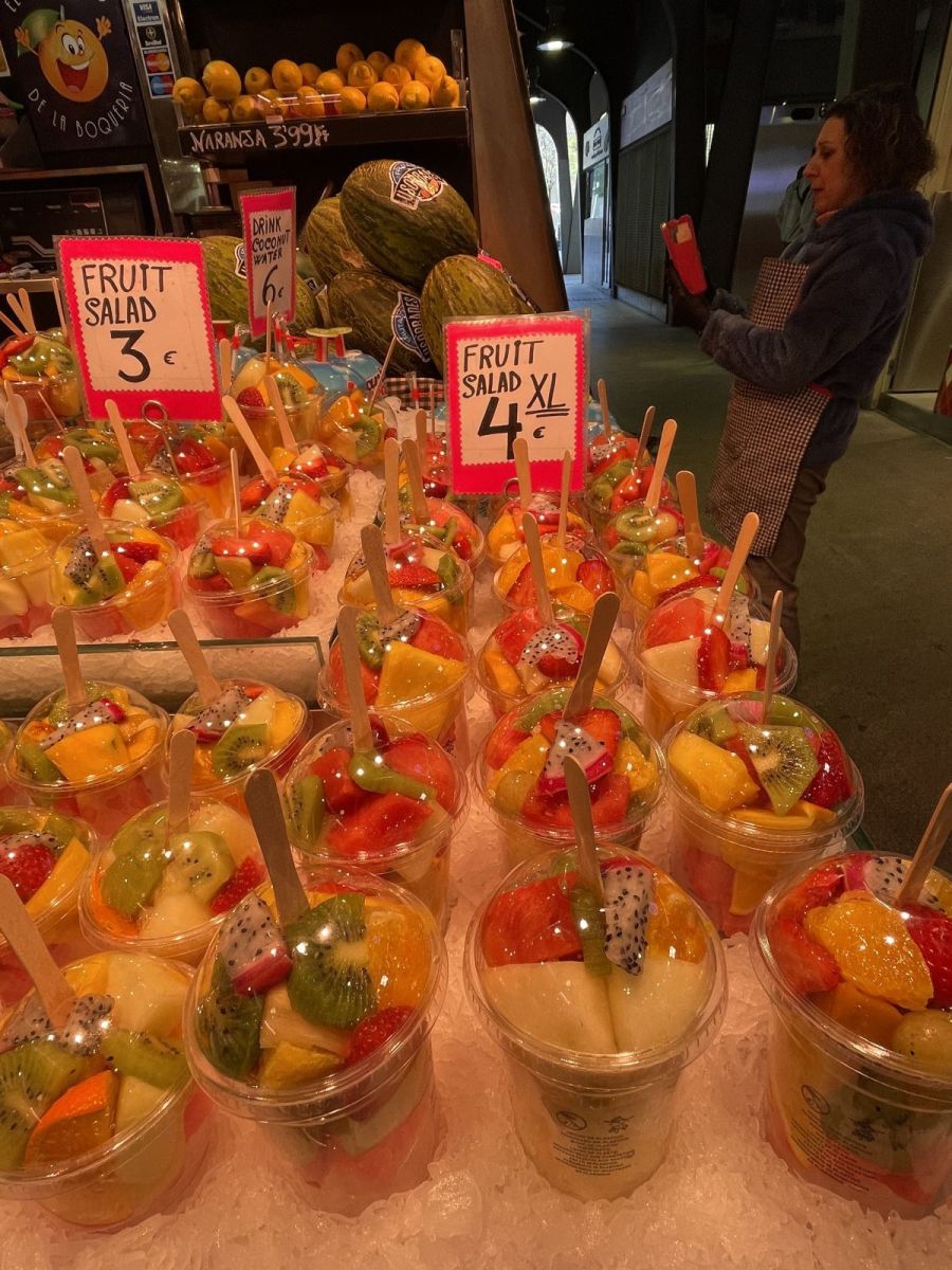 Frisches Obst im Mercat – Vitamine und Farben in Barcelona.