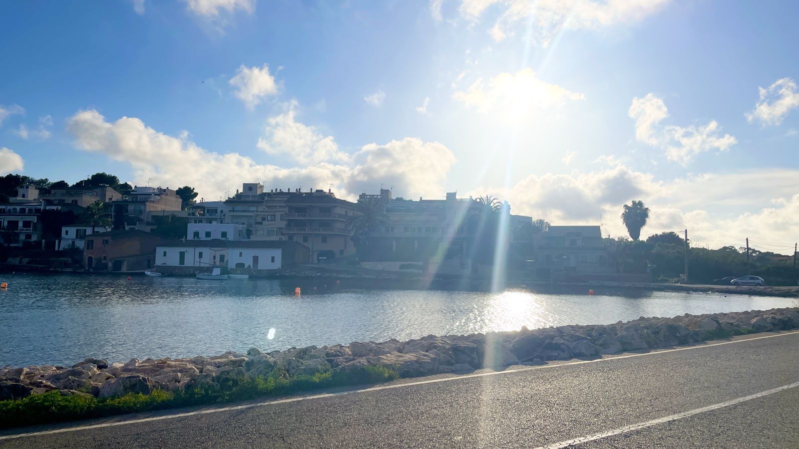 Ambiente primaveral en un pueblo mallorquín