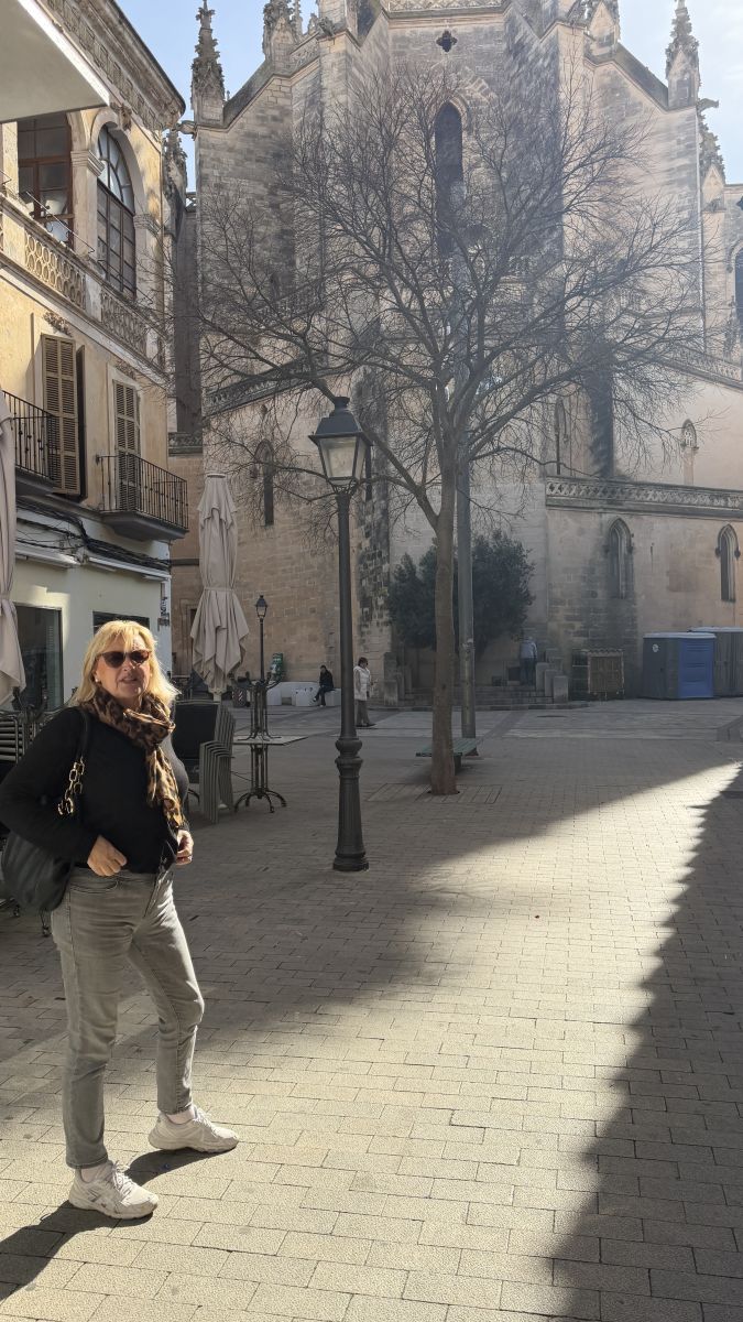 Fußgängerzone in Manacor Mallorca mit mediterranem Stadtleben