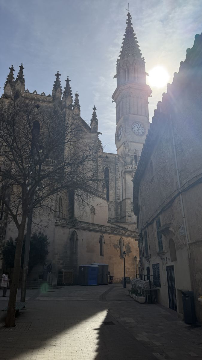 Kirche Nostra Senyora dels Dolors in Manacor Mallorca mit markantem Kirchturm