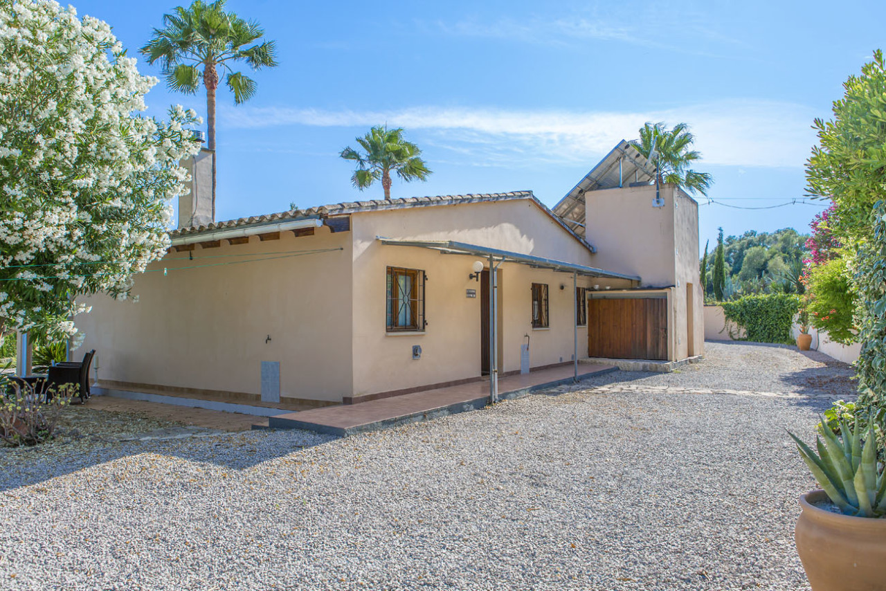 Finca auf Mallorca mit Garten, Grundstück und laufenden Pflegekosten
