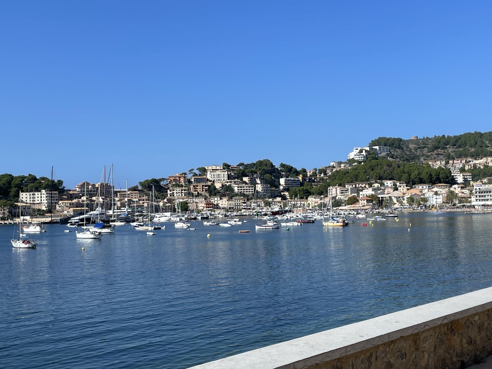 Schiffe im Hafen von Sóller