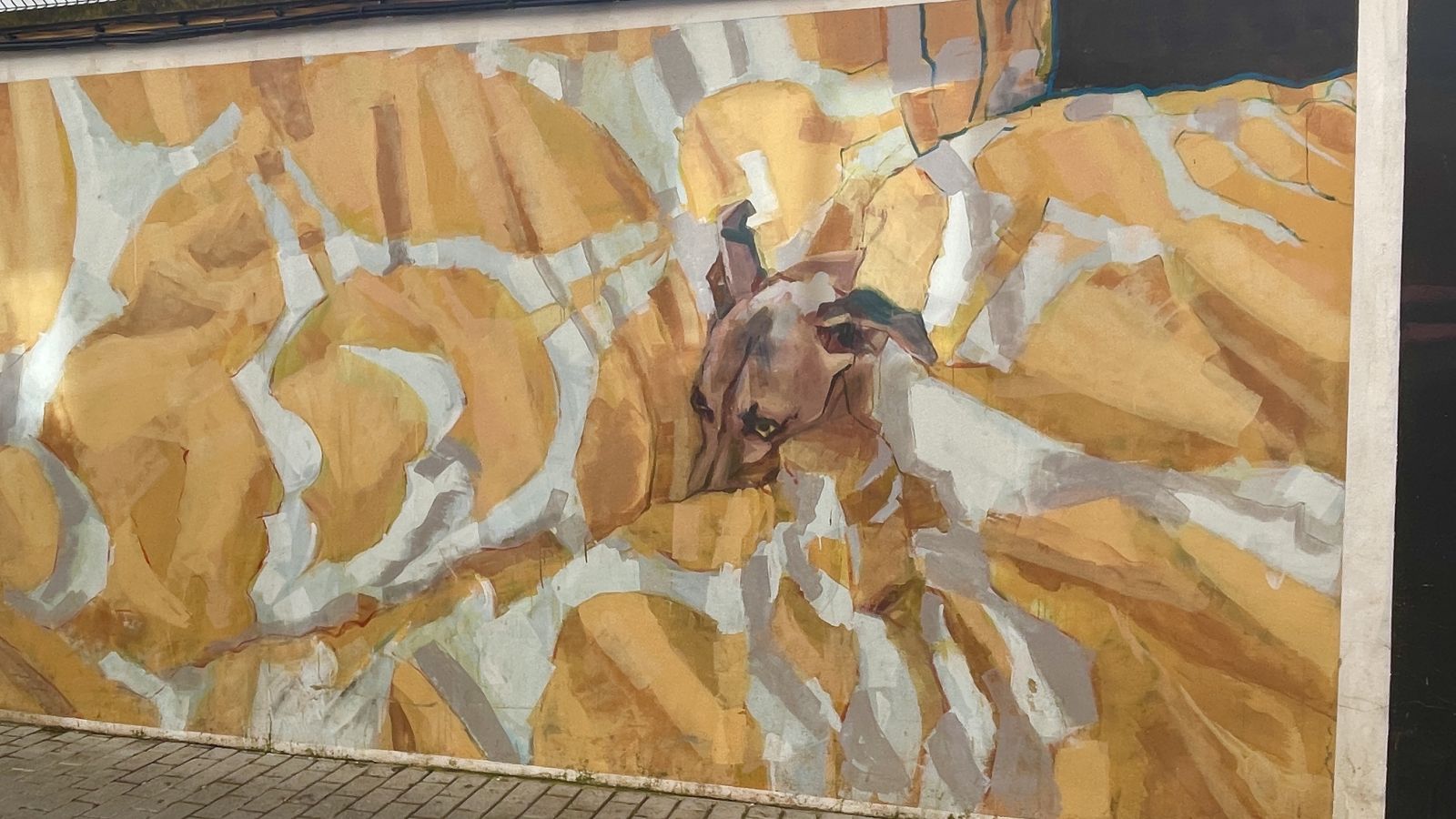 Lokales Kunstwerk auf einem Platz in Sa Pobla