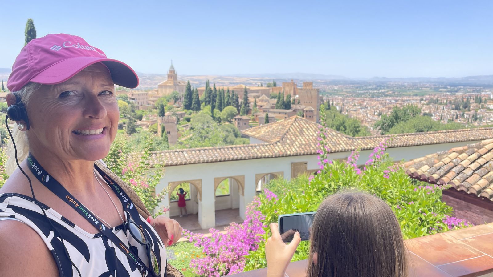 Blick auf die majestätische Alhambra – Granadas berühmtestes Wahrzeichen.