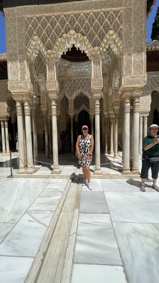 Die Alhambra thront über Granada – Symbol einer bewegten Geschichte.