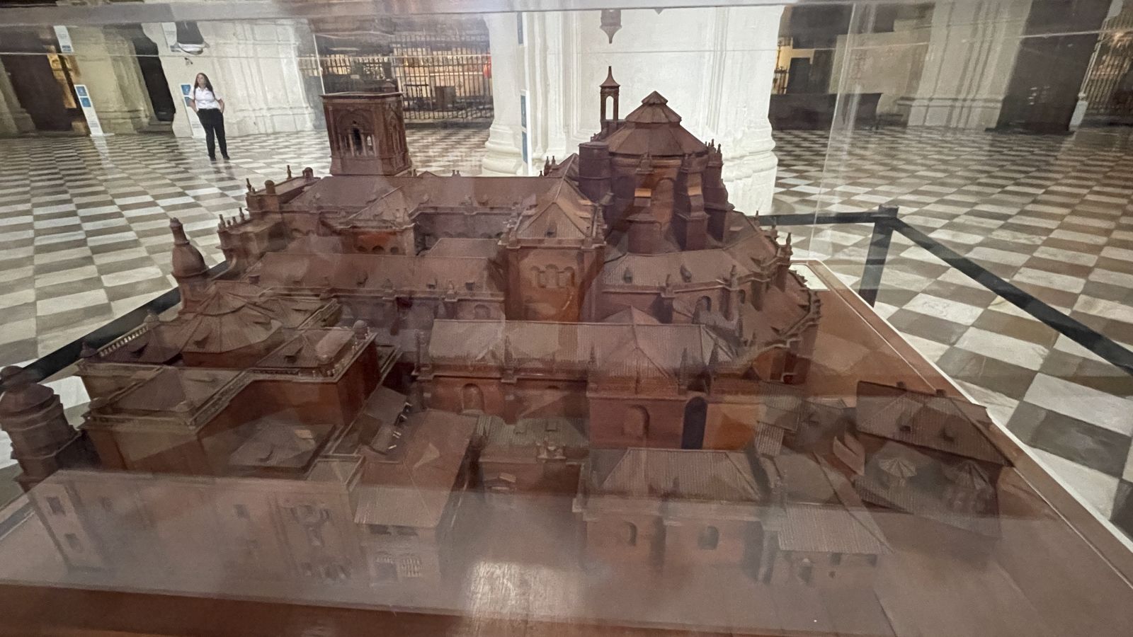 Detailansicht der barocken Hauptfassade der Kathedrale von Granada