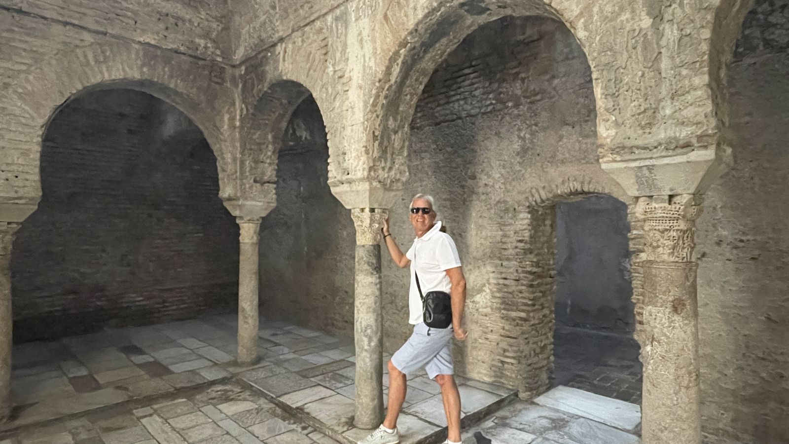 Verschmelzung römischer und islamischer Baustile im El Bañuelo, Granada