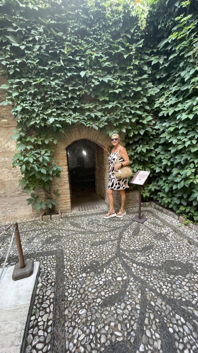 Historisches arabisches Bad El Bañuelo in Granada mit maurischer Architektur