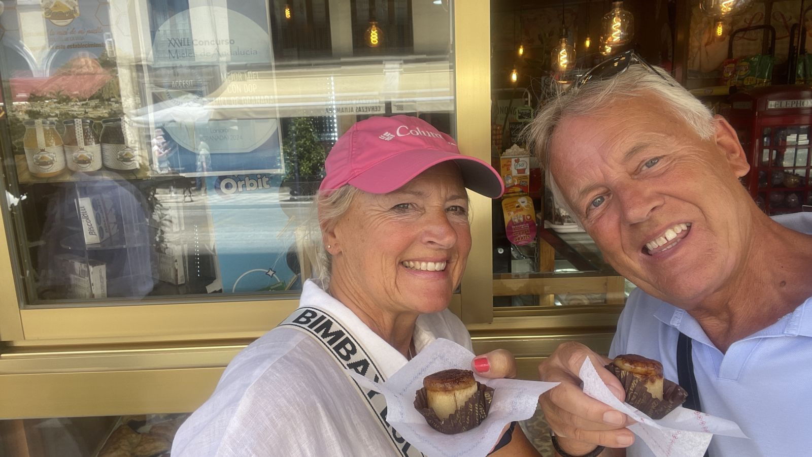 „Claudia vor der Notarkanzlei – Ihr zuverlässiger Ansprechpartner für rechtliche Fragen rund um den Immobilienkauf auf Mallorca.“