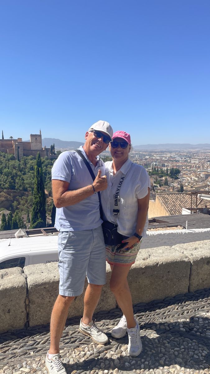 Panoramablick vom Platz der Kirche San Nicolás auf die Alhambra