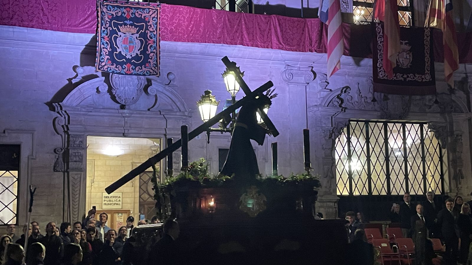 Bellver Castle Easter fair with families and folklore shows