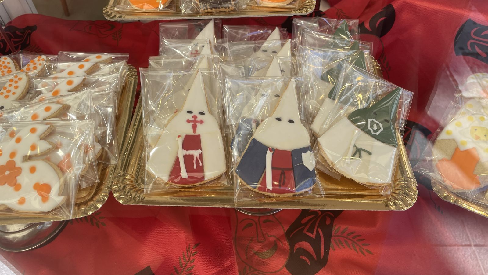 niedliche dekorierte Osterleckereien mit bunten Details