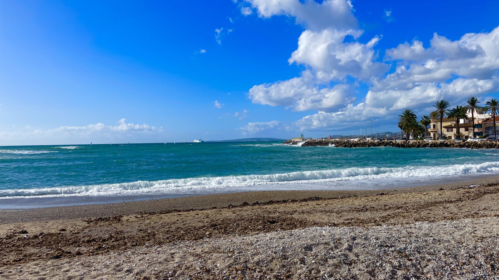 Karibik-Feeling in Ciudad Jardín – türkisblaues Wasser trifft auf mediterrane Lebensfreude