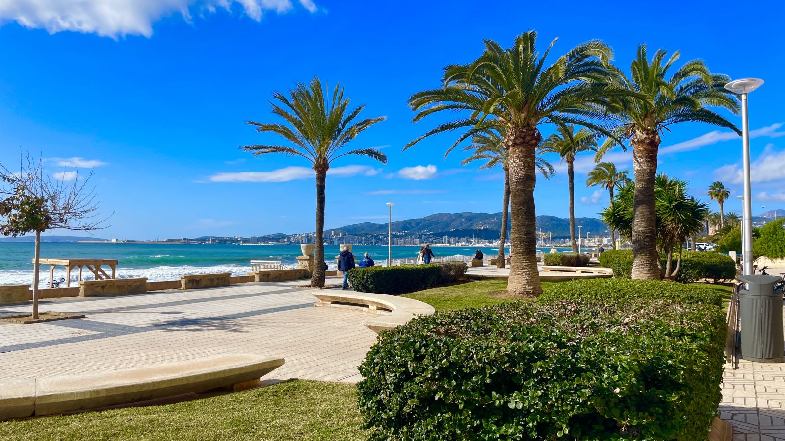 Strandpromenade von Ciudad Jardín – ideal für Spaziergänge bei Sonnenuntergang