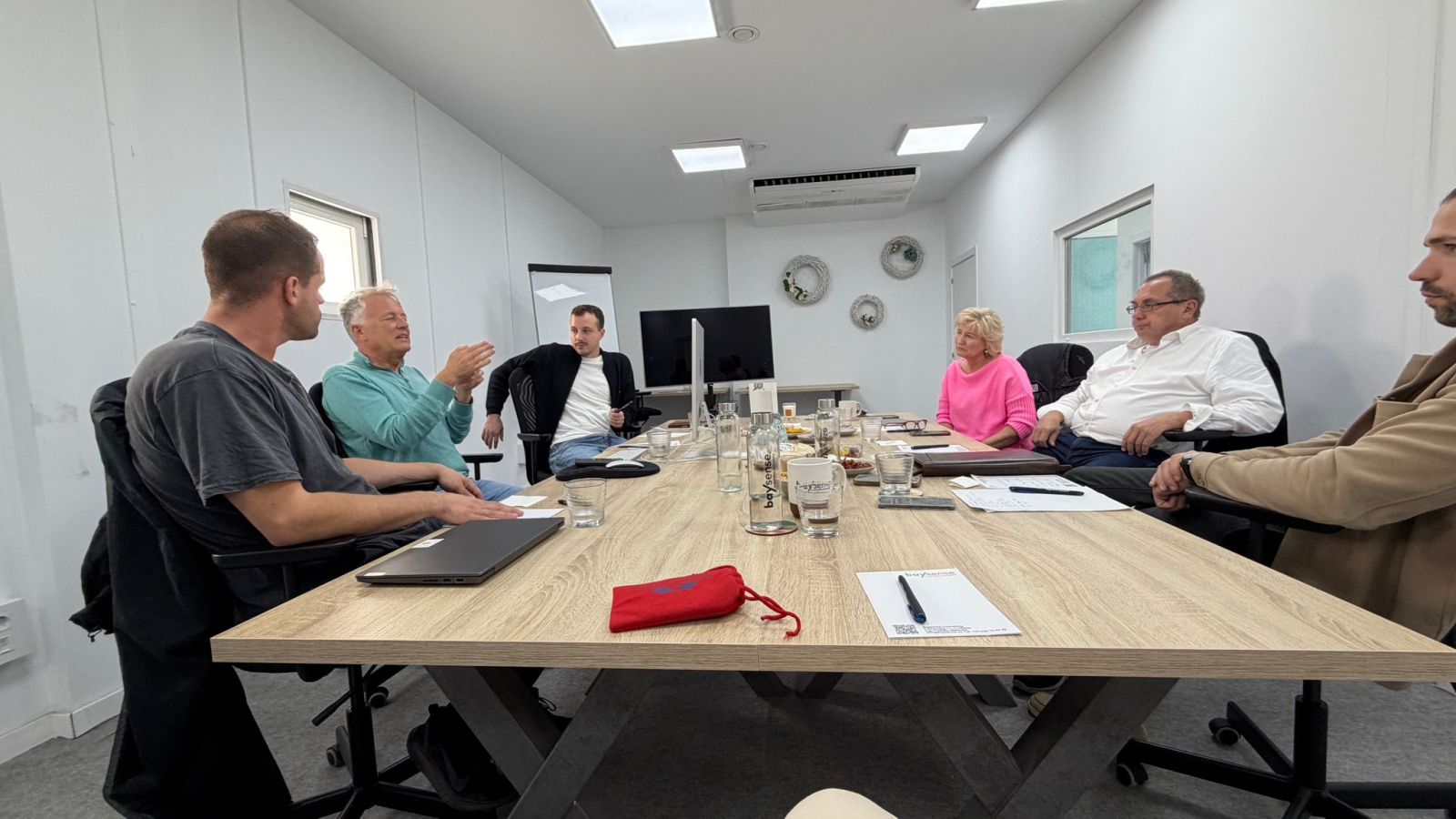 Unser Team im Besprechnungsraum